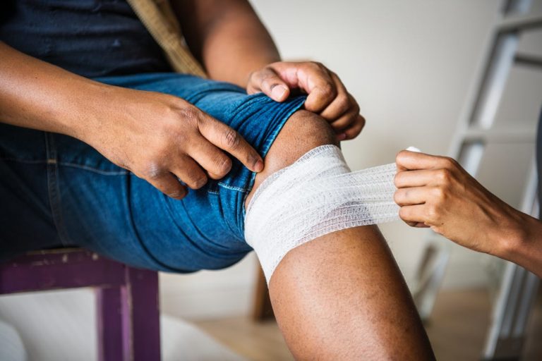 Dolor de rodilla que se ejecute y posibles tratamientos de lesiones de rodilla
